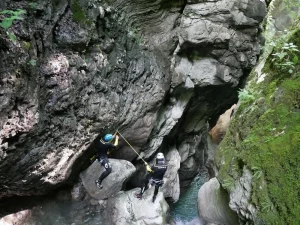 Kaňoning v Slovinsku na potoku Kozjak