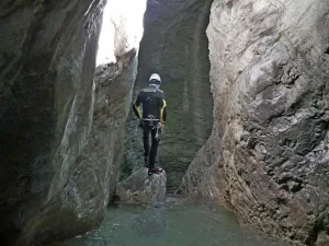 Kaňoning v Slovinsku na potoku Kozjak